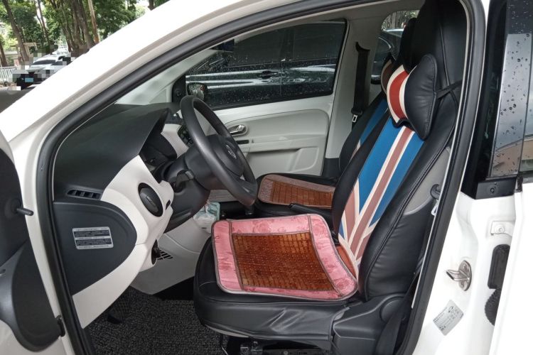 Used Volkswagen up! 2015 1.0L move up! Left Front Seat