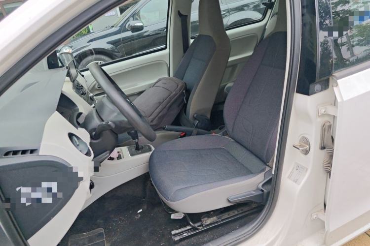 Used Volkswagen up! 2015 1.0L move up! Left Front Seat