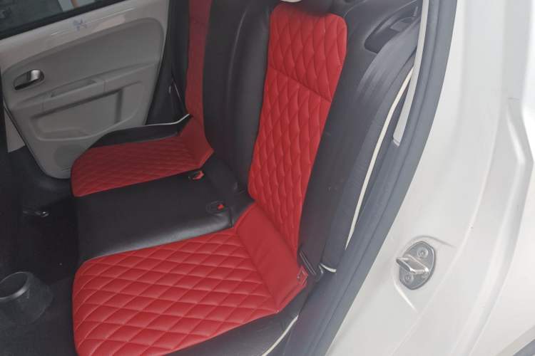 Used Volkswagen up! 2015 1.0L move up! Left Rear Seat