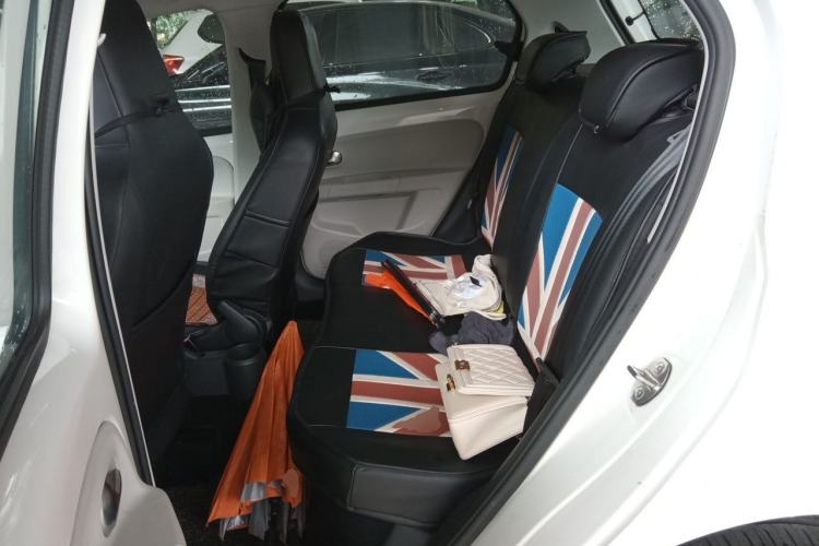 Used Volkswagen up! 2015 1.0L move up! Left Rear Seat