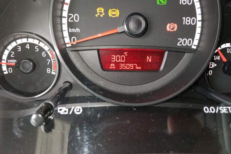 Used Volkswagen up! 2015 1.0L move up! Odometer Close Up