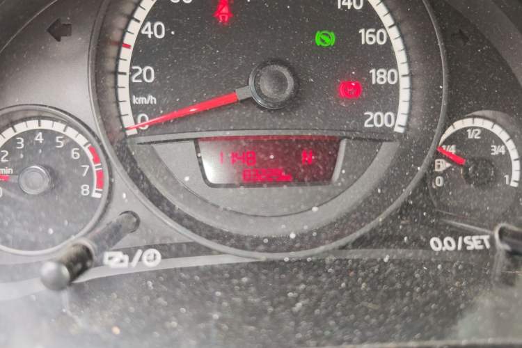 Used Volkswagen up! 2015 1.0L move up! Odometer Close Up