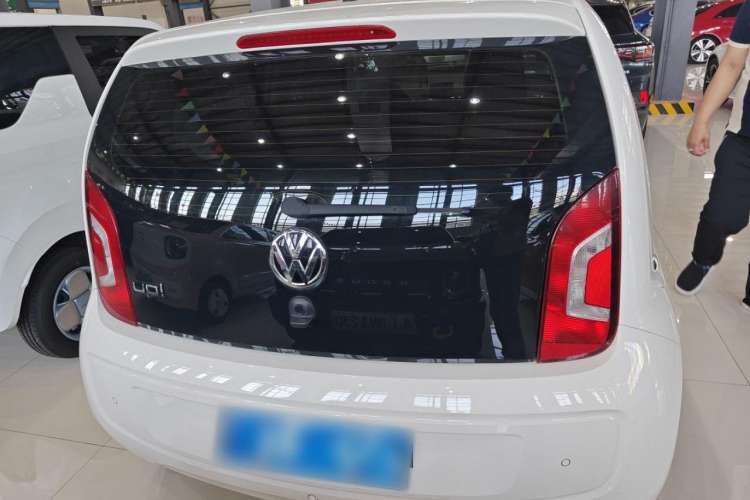 Used Volkswagen up! 2015 1.0L go high! Rear