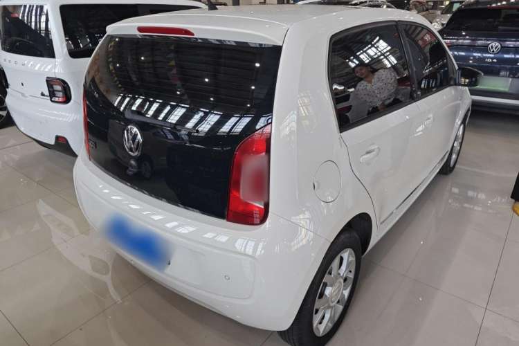 Used Volkswagen up! 2015 1.0L go high! Rear Right 45 Deg