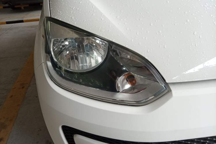 Used Volkswagen up! 2015 1.0L move up! Right Front Headlight