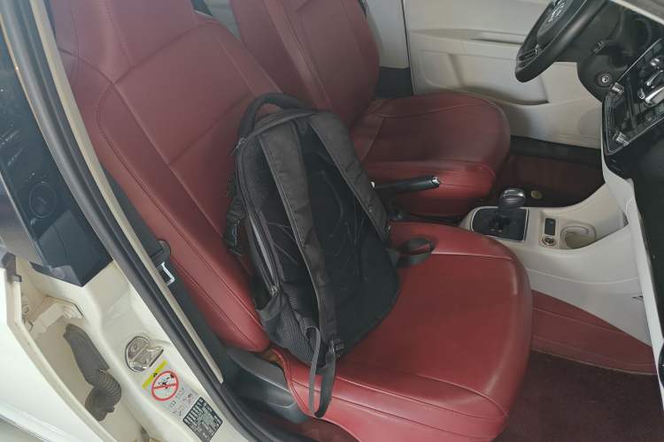 Used Volkswagen up! 2015 1.0L go high! Right Front Seat