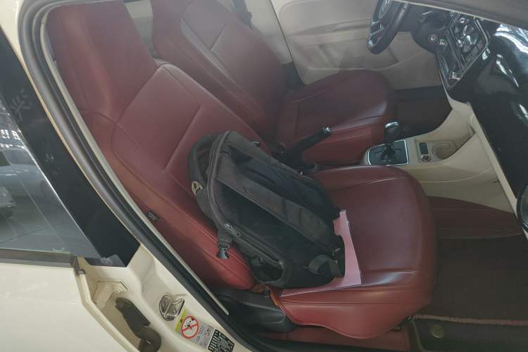 Used Volkswagen up! 2015 1.0L go high! Right Front Seat