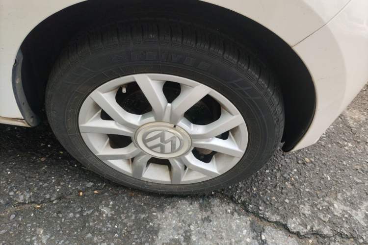 Used Volkswagen up! 2015 1.0L go high! Right Front Wheel Hub