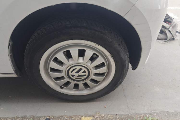 Used Volkswagen up! 2015 1.0L move up! Right Front Wheel Hub