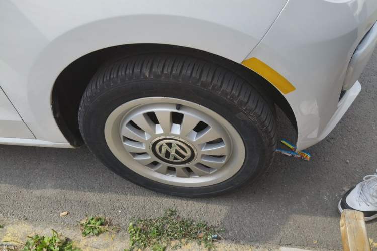 Used Volkswagen up! 2015 1.0L move up! Right Front Wheel Hub
