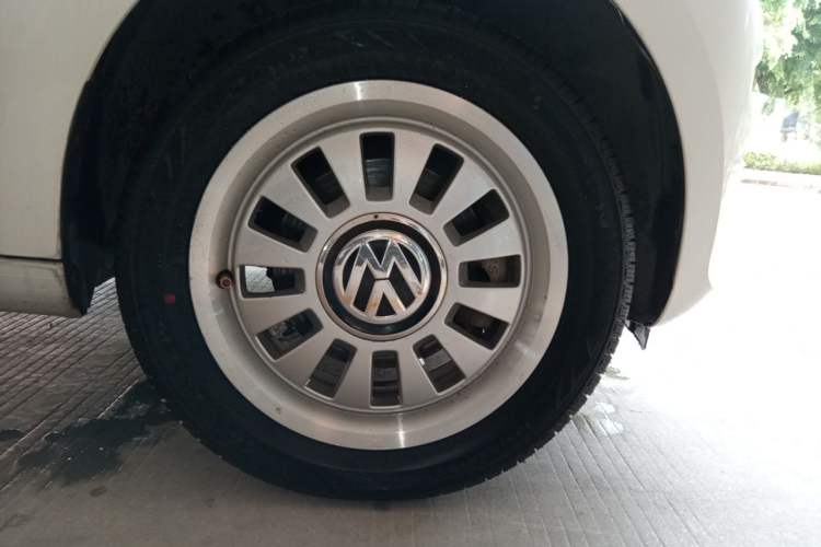 Used Volkswagen up! 2015 1.0L move up! Right Front Wheel Hub