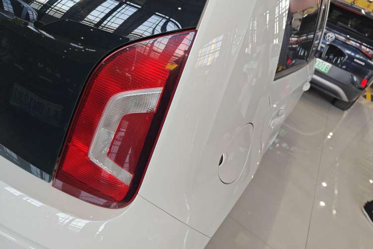 Used Volkswagen up! 2015 1.0L go high! Right Rear Taillight