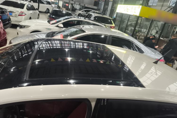 Used Volkswagen up! 2015 1.0L go high! Roof