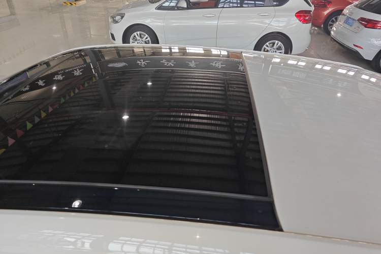 Used Volkswagen up! 2015 1.0L go high! Roof