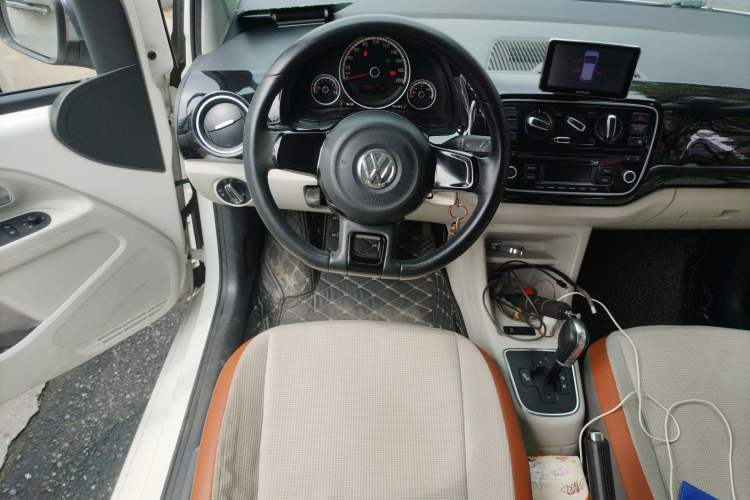 Used Volkswagen up! 2015 1.0L go high! Steering Wheel