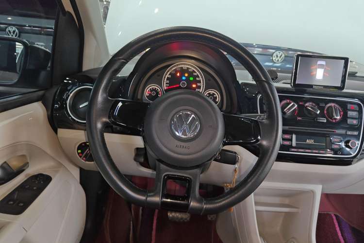 Used Volkswagen up! 2015 1.0L go high! Steering Wheel