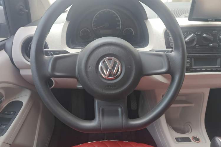 Used Volkswagen up! 2015 1.0L move up! Steering Wheel