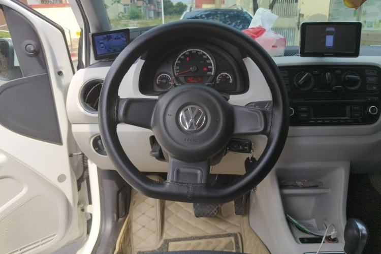 Used Volkswagen up! 2015 1.0L move up! Steering Wheel