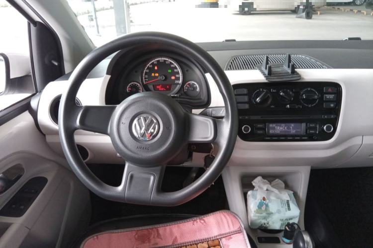 Used Volkswagen up! 2015 1.0L move up! Steering Wheel