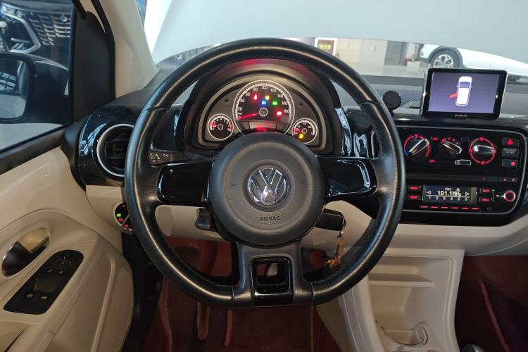 Used Volkswagen up! 2015 1.0L go high! Steering Wheel