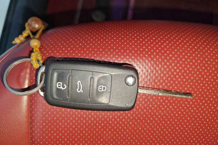 Used Volkswagen up! 2015 1.0L go high! Vehicle Key