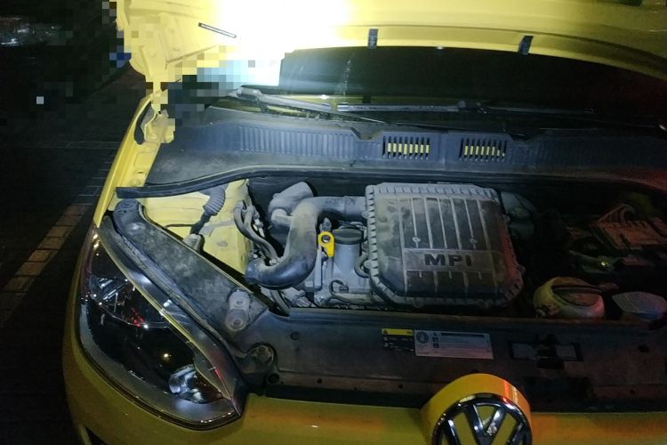 Used Volkswagen up! 2015 1.0L go high! Engine Bay Right
