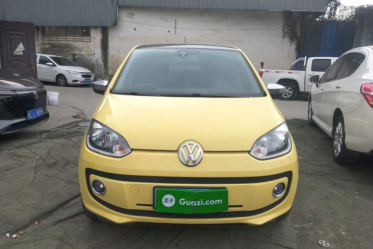 Used Volkswagen up! 2015 1.0L go high! Front