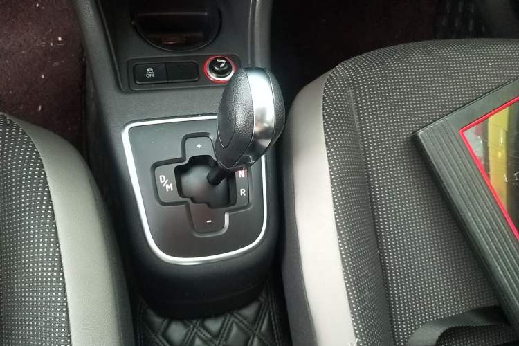 Used Volkswagen up! 2015 1.0L go high! Gear Lever
