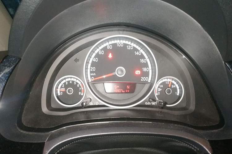 Used Volkswagen up! 2015 1.0L go high! Instrument Cluster