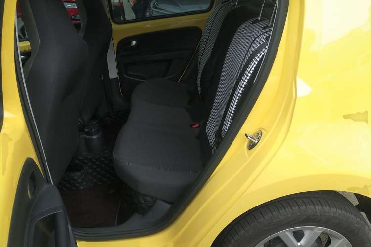 Used Volkswagen up! 2015 1.0L go high! Left Rear Seat
