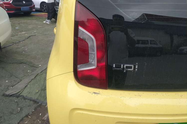 Used Volkswagen up! 2015 1.0L go high! Left Rear Taillight
