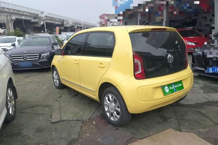 Used Volkswagen up! 2015 1.0L go high! Left Side