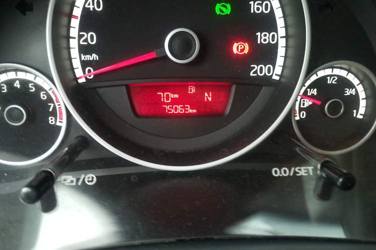 Used Volkswagen up! 2015 1.0L go high! Odometer Close Up