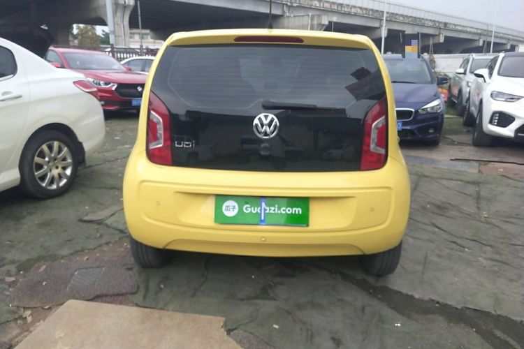 Used Volkswagen up! 2015 1.0L go high! Rear
