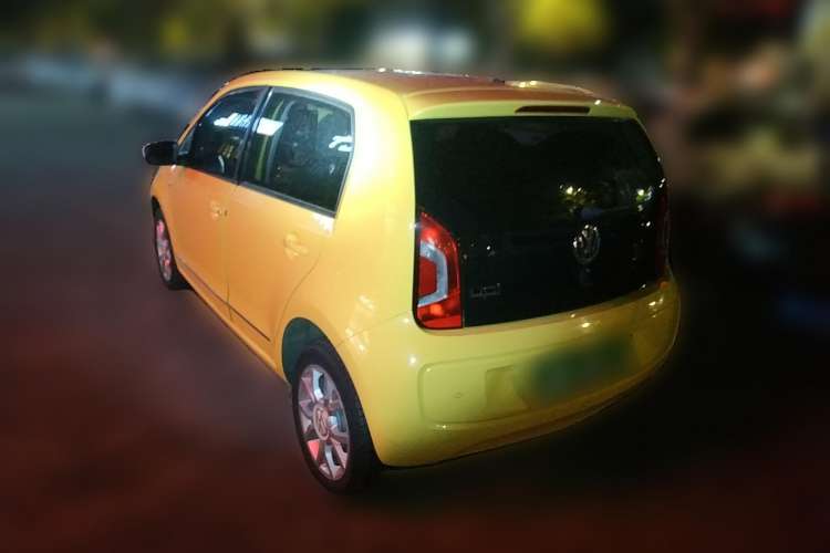 Used Volkswagen up! 2015 1.0L go high! Rear Left 45 Deg