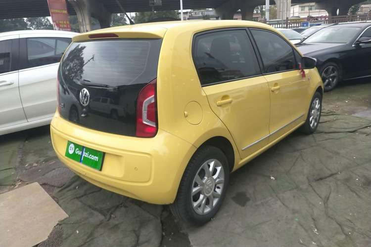Used Volkswagen up! 2015 1.0L go high! Rear Right 45 Deg