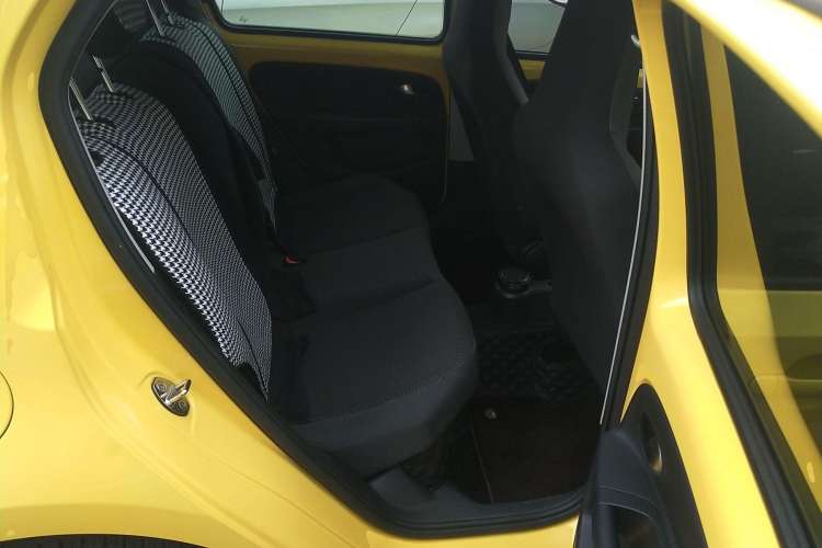 Used Volkswagen up! 2015 1.0L go high! Right Rear Seat