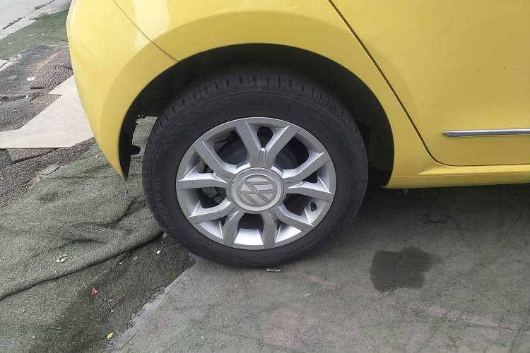 Used Volkswagen up! 2015 1.0L go high! Right Rear Wheel Hub