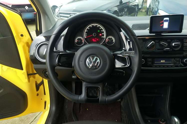 Used Volkswagen up! 2015 1.0L go high! Steering Wheel
