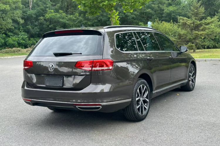 Used Volkswagen Variant 2018 380TSI Two-Wheel Drive Comfort Edition Exterior 4