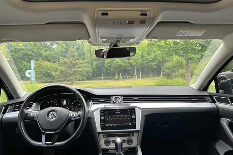 Used Volkswagen Variant 2018 380TSI Two-Wheel Drive Comfort Edition Interior 1