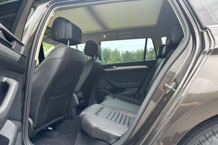 Used Volkswagen Variant 2018 380TSI Two-Wheel Drive Comfort Edition Interior 3