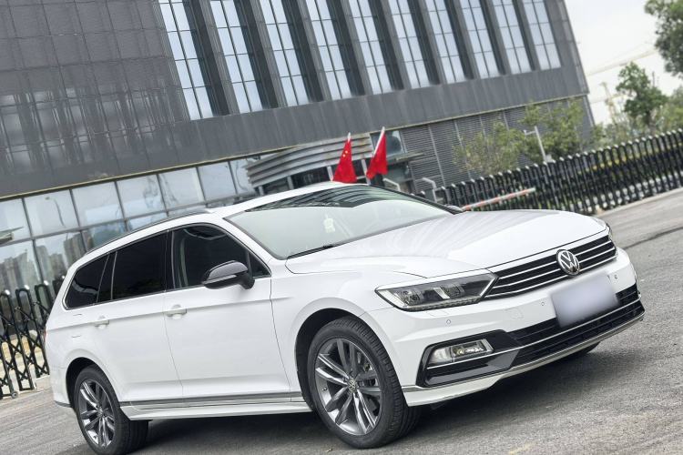 Used Volkswagen Variant 2018 380TSI Two-Wheel Drive Comfort Edition Exterior 2