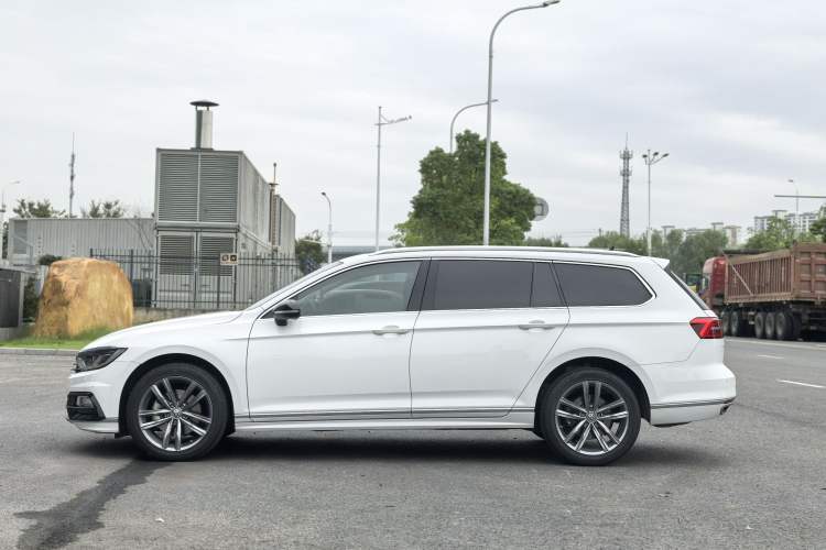 Used Volkswagen Variant 2018 380TSI Two-Wheel Drive Comfort Edition Exterior 3