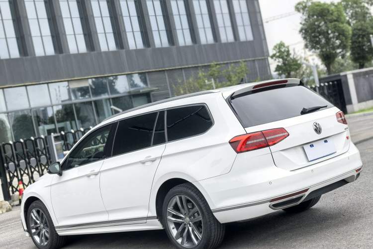 Used Volkswagen Variant 2018 380TSI Two-Wheel Drive Comfort Edition Exterior 4