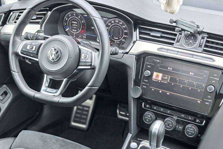 Used Volkswagen Variant 2018 380TSI Two-Wheel Drive Comfort Edition Interior 2