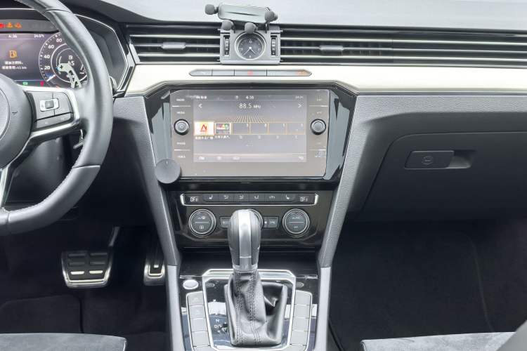 Used Volkswagen Variant 2018 380TSI Two-Wheel Drive Comfort Edition Interior 3