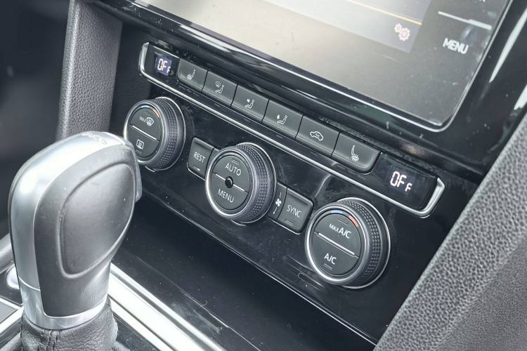 Used Volkswagen Variant 2018 380TSI Two-Wheel Drive Comfort Edition Interior 4