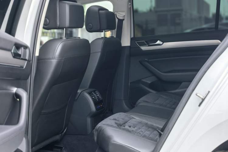 Used Volkswagen Variant 2018 380TSI Two-Wheel Drive Comfort Edition Interior 6