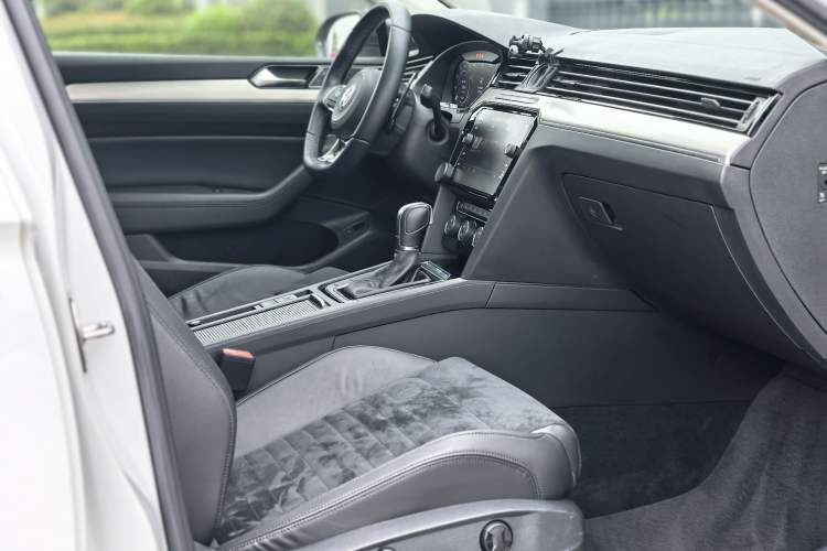 Used Volkswagen Variant 2018 380TSI Two-Wheel Drive Comfort Edition Interior 9
